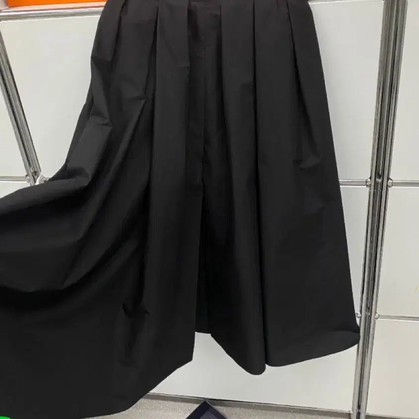 [BUNJANG] Myico Classic Bell-Line Skirt - Black M / [마이아이코] 클래식 벨라인 스커트 - 블랙 M