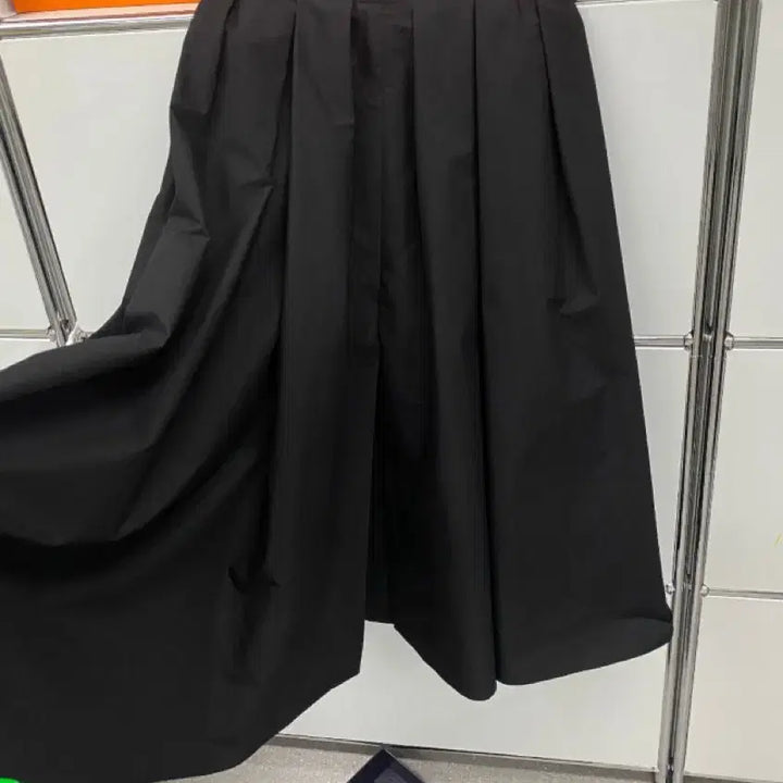[BUNJANG] Myico Classic Bell-Line Skirt - Black M / [마이아이코] 클래식 벨라인 스커트 - 블랙 M