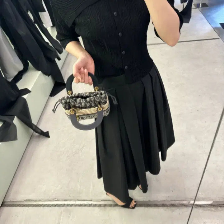 [BUNJANG] Myico Classic Bell-Line Skirt - Black M / [마이아이코] 클래식 벨라인 스커트 - 블랙 M