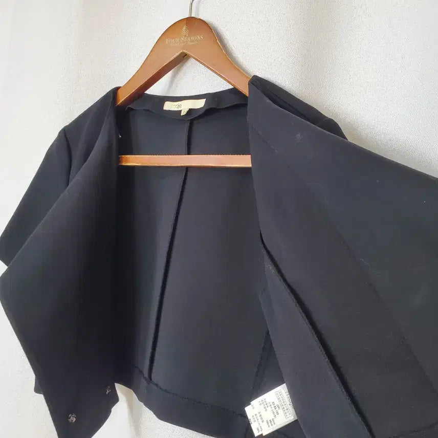 [BUNJANG] Maje Cropped Jacket - Black / 마쥬 크롭자켓 여성2