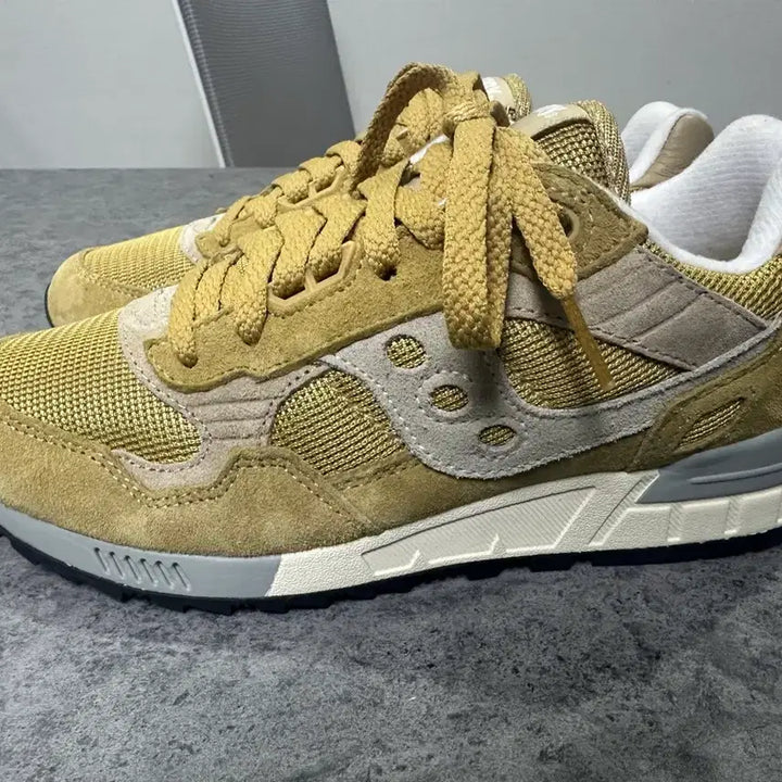 [BUNJANG] Saucony Shadow 5000 Sneakers / [팝니다] 서코니 Saucony Shadow 5000 새제품. 230mm