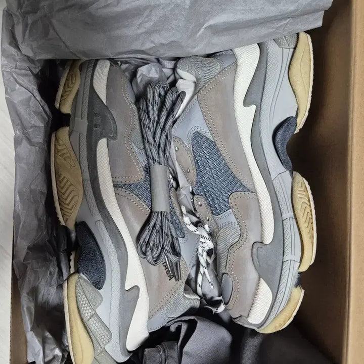 [BUNJANG] Balenciaga Triple S Gray Sneakers / [42]발렌시아가 트리플S 그레이