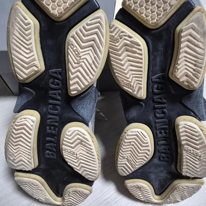 [BUNJANG] Balenciaga Triple S Gray Sneakers / [42]발렌시아가 트리플S 그레이