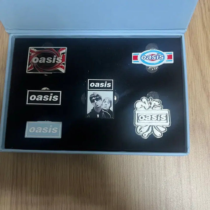 [BUNJANG] Oasis Official Pop-up Pin Badge Set / 오아시스 내한 공식 팬스토어 팝업 핀뱃지 세트