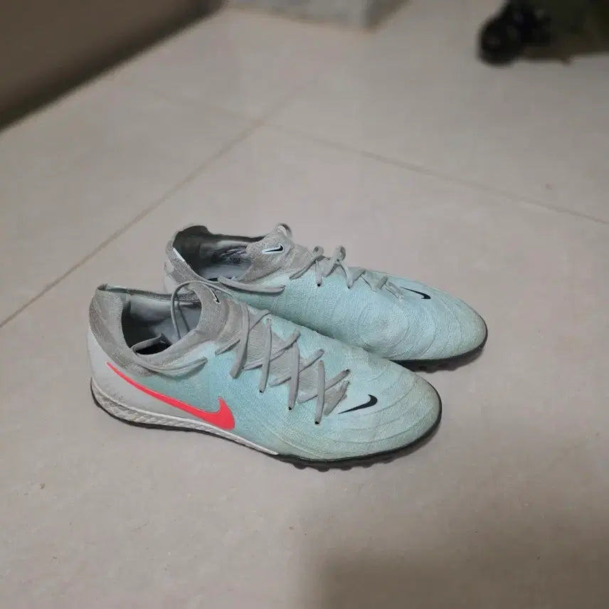 [BUNJANG] Nike Phantom GX2 Pro TF Soccer Shoes (Size 270) / 나이키 팬텀 gx2 프로 tf 풋살화 270 사이즈
