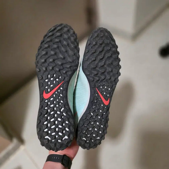 [BUNJANG] Nike Phantom GX2 Pro TF Soccer Shoes (Size 270) / 나이키 팬텀 gx2 프로 tf 풋살화 270 사이즈