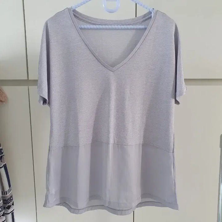 [BUNJANG] Semi-new Gray Chiffon Blouse / (거의새거)반팔 티블라우스  66~77반