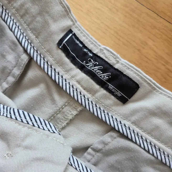 [BUNJANG] Wrangler Two-Tuck Chino Pants / 남녀공용 랭글러 연베이지 투턱 치노팬츠