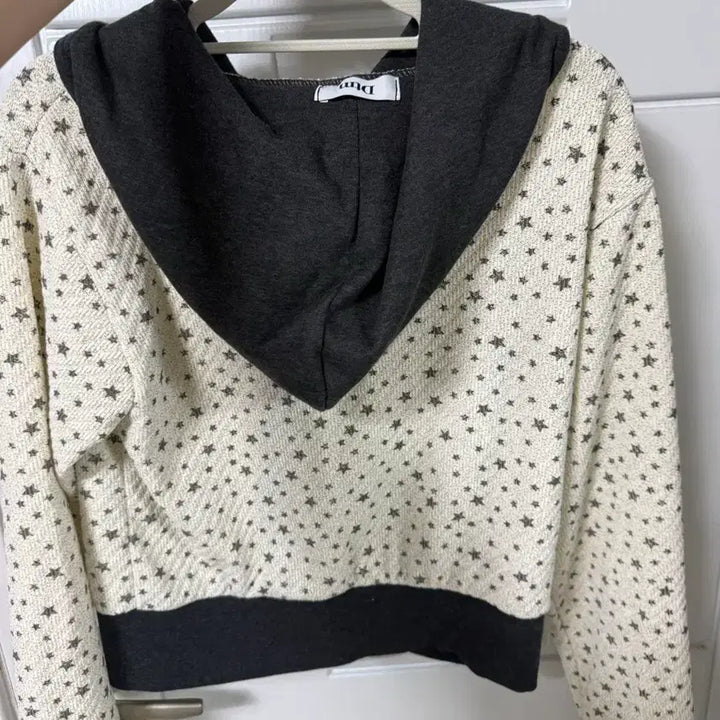 [BUNJANG] Star Pattern Cropped Zip-up / 얇은 별 패턴 집업
