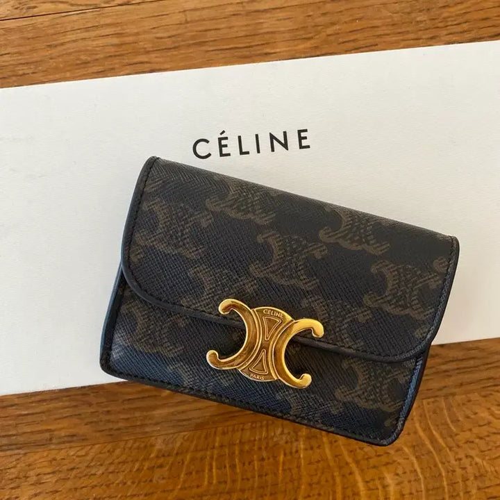 [BUNJANG] Celine Triomphe Flap Card Wallet / 셀린느 트리옹프 플랩 카드 지갑