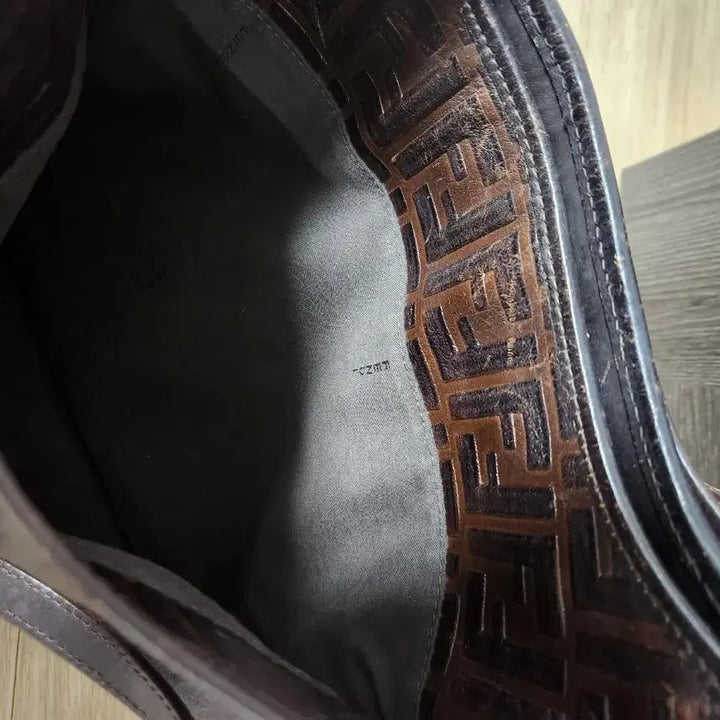 [BUNJANG] Fendi FF Logo Brown Leather Shoulder Bag / 펜디 FF 로고 브라운 가죽 숄더백