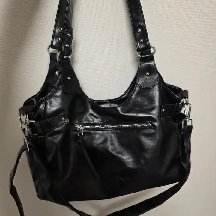 [BUNJANG] IlLago Amber Buckle Shoulder Bag - Black / 일리고 엠버 버클 숄더 백 블랙 ( 배송비포함가격)