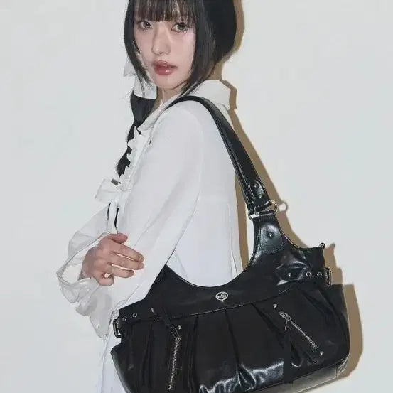 [BUNJANG] IlLago Amber Buckle Shoulder Bag - Black / 일리고 엠버 버클 숄더 백 블랙 ( 배송비포함가격)