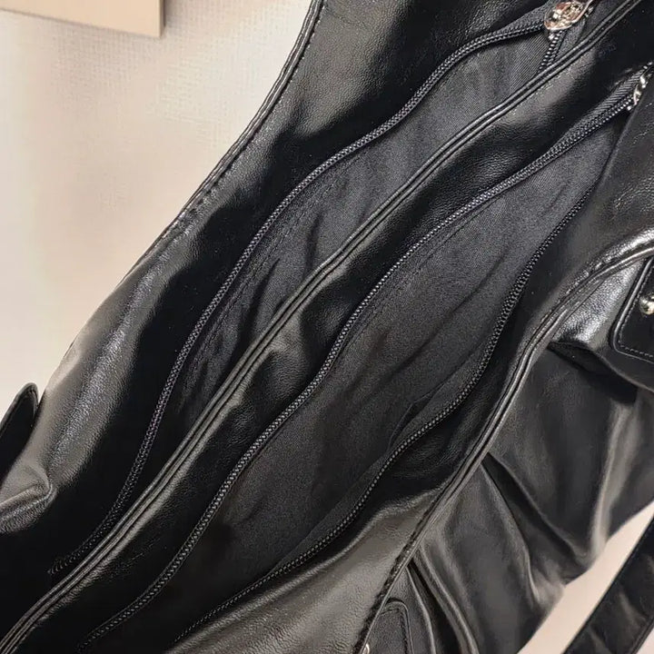 [BUNJANG] IlLago Amber Buckle Shoulder Bag - Black / 일리고 엠버 버클 숄더 백 블랙 ( 배송비포함가격)