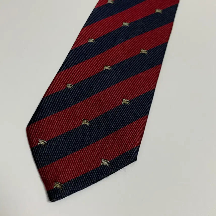 [SOLD OUT] 버버리 모노그램 명품넥타이 레지멘탈 클래식디자인 A등급