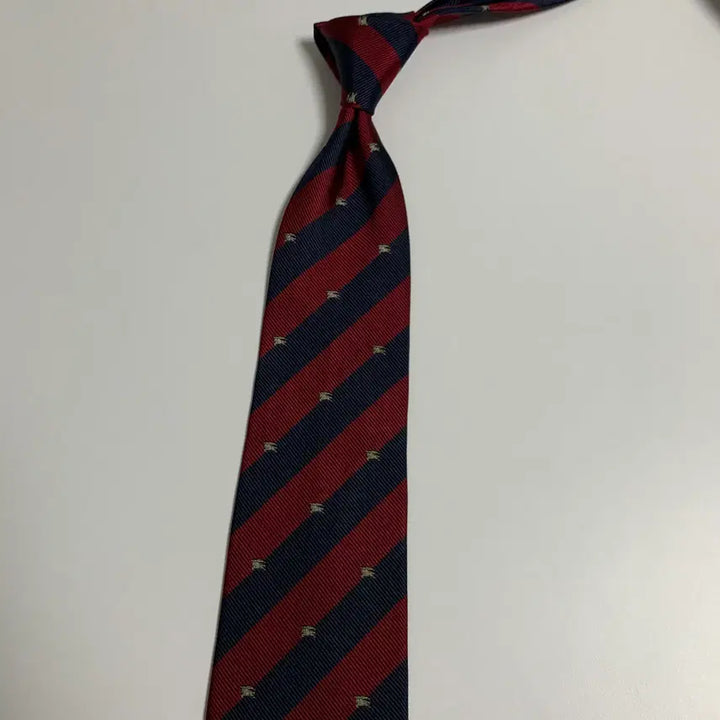 [SOLD OUT] 버버리 모노그램 명품넥타이 레지멘탈 클래식디자인 A등급