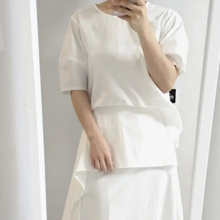 [SOLD OUT] 튤립소매 반팔 블라우스
