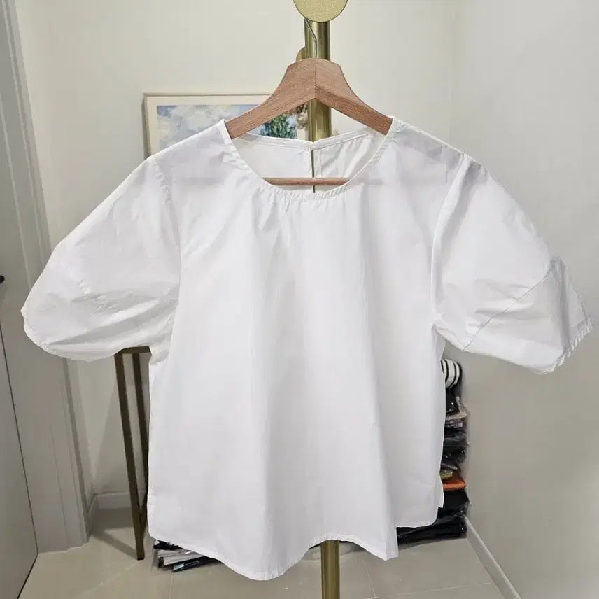 [SOLD OUT] 튤립소매 반팔 블라우스