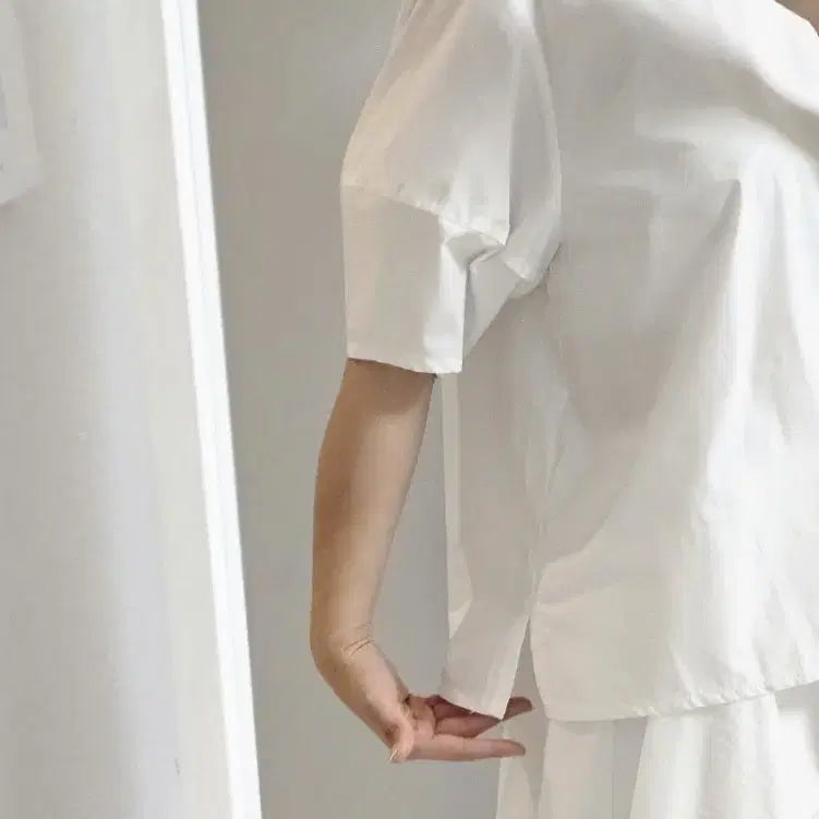 [SOLD OUT] 튤립소매 반팔 블라우스