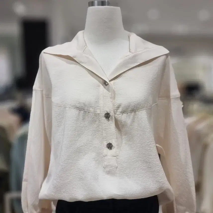 [BUNJANG] NICE CLAUP Open Collar Blouse / 나이스클랍 오픈카라 블라우스