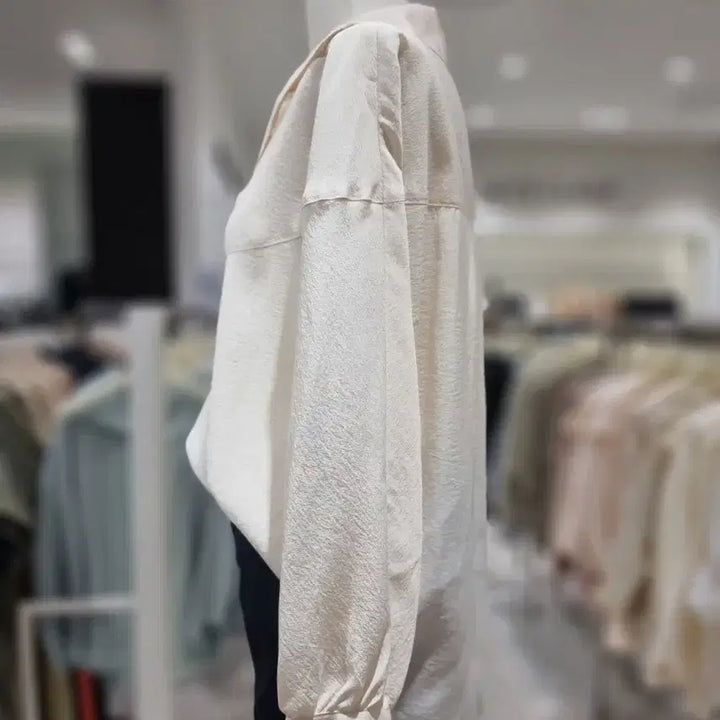 [BUNJANG] NICE CLAUP Open Collar Blouse / 나이스클랍 오픈카라 블라우스