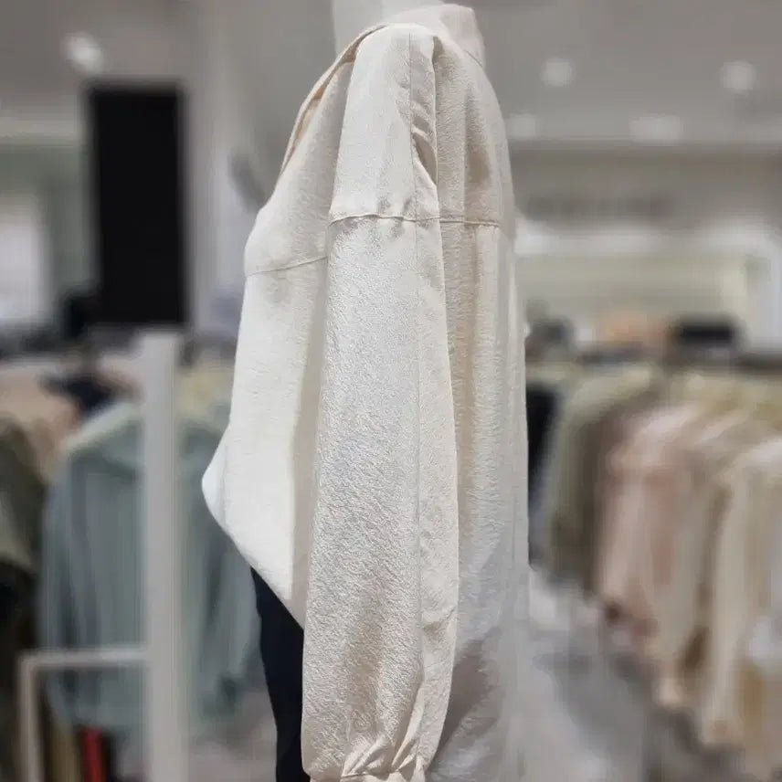 [BUNJANG] NICE CLAUP Open Collar Blouse / 나이스클랍 오픈카라 블라우스
