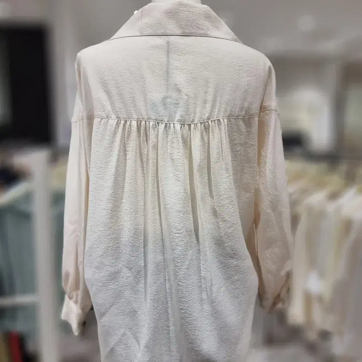[BUNJANG] NICE CLAUP Open Collar Blouse / 나이스클랍 오픈카라 블라우스