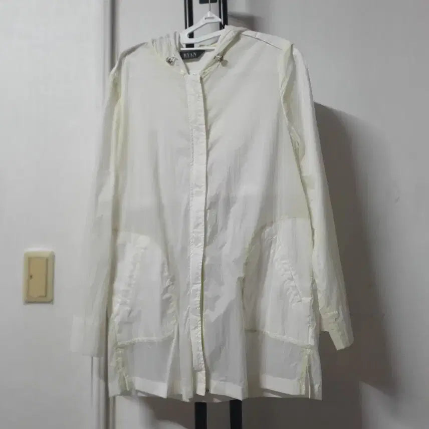 [BUNJANG] Rian New York Lightweight Windbreaker Jacket / 리안뉴욕 경량바람막이 화이트 여성66