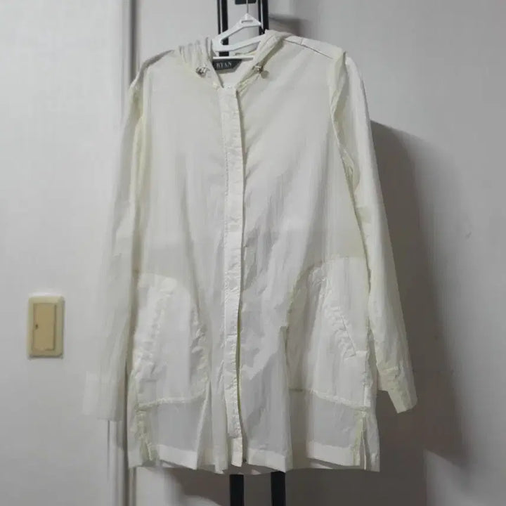 [BUNJANG] Rian New York Lightweight Windbreaker Jacket / 리안뉴욕 경량바람막이 화이트 여성66