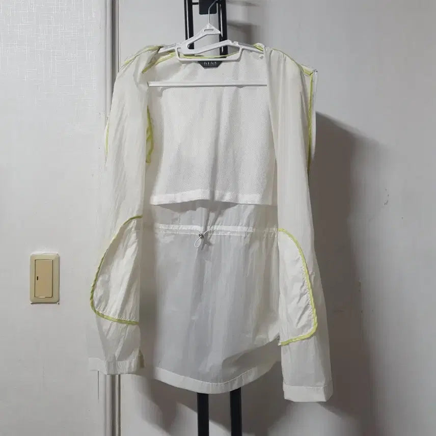 [BUNJANG] Rian New York Lightweight Windbreaker Jacket / 리안뉴욕 경량바람막이 화이트 여성66