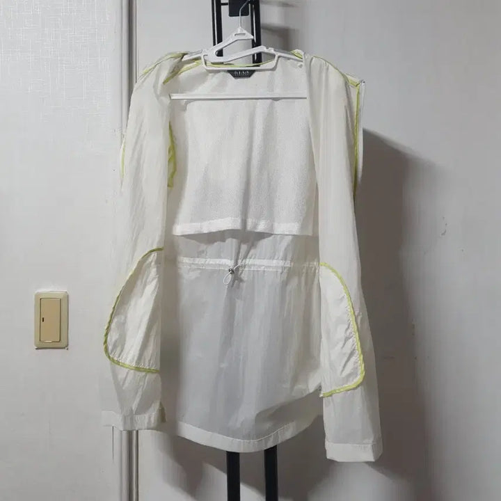 [BUNJANG] Rian New York Lightweight Windbreaker Jacket / 리안뉴욕 경량바람막이 화이트 여성66