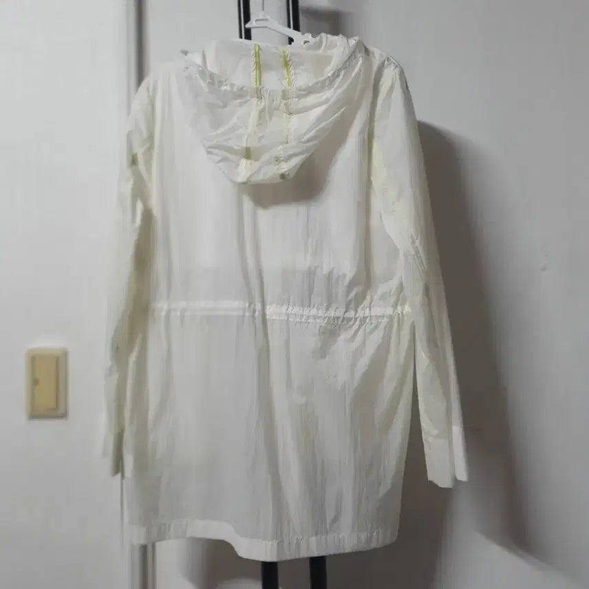 [BUNJANG] Rian New York Lightweight Windbreaker Jacket / 리안뉴욕 경량바람막이 화이트 여성66