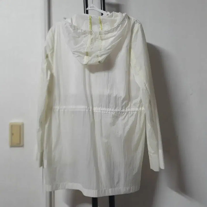 [BUNJANG] Rian New York Lightweight Windbreaker Jacket / 리안뉴욕 경량바람막이 화이트 여성66