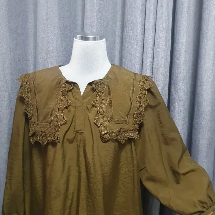 [BUNJANG] Olive Big Collar Square Blouse / 빅카라 사각사각 올리브블라우스