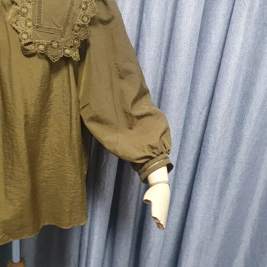 [BUNJANG] Olive Big Collar Square Blouse / 빅카라 사각사각 올리브블라우스