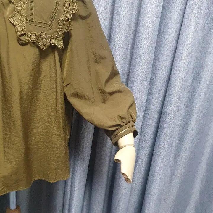 [BUNJANG] Olive Big Collar Square Blouse / 빅카라 사각사각 올리브블라우스