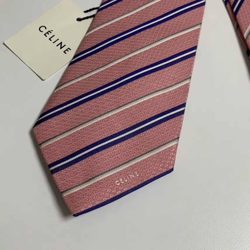 [BUNJANG] 셀린느(CELINE) 택 달린 미품 스트라이프 넥타이 A+등급 / 셀린느(CELINE) 택 달린 미품 스트라이프 넥타이 A+등급