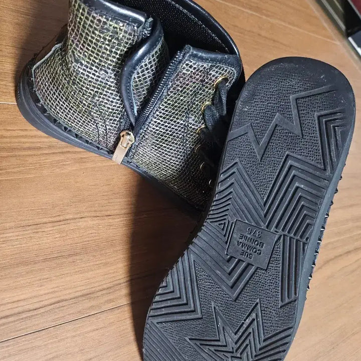 [BUNJANG] Suecomma Bonnie Studded Ankle Boots / 슈콤마보니