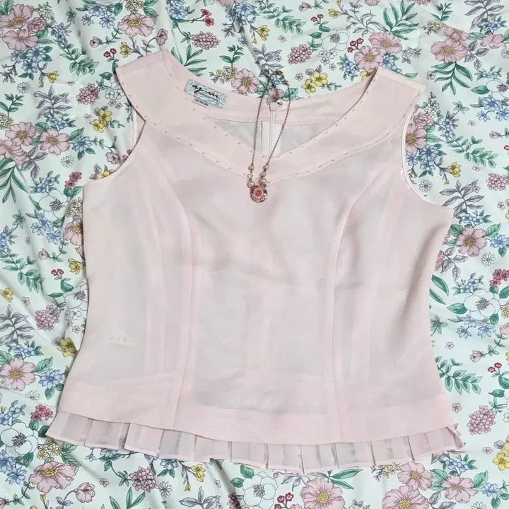 [BUNJANG] Vintage Pink Strawberry Milk Satin Sleeveless Blouse / 빈티지)핑크딸기우유 로맨틱 히메갸루 새틴 쉬폰 슬리브리스민소매블라우스