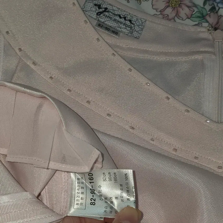 [BUNJANG] Vintage Pink Strawberry Milk Satin Sleeveless Blouse / 빈티지)핑크딸기우유 로맨틱 히메갸루 새틴 쉬폰 슬리브리스민소매블라우스