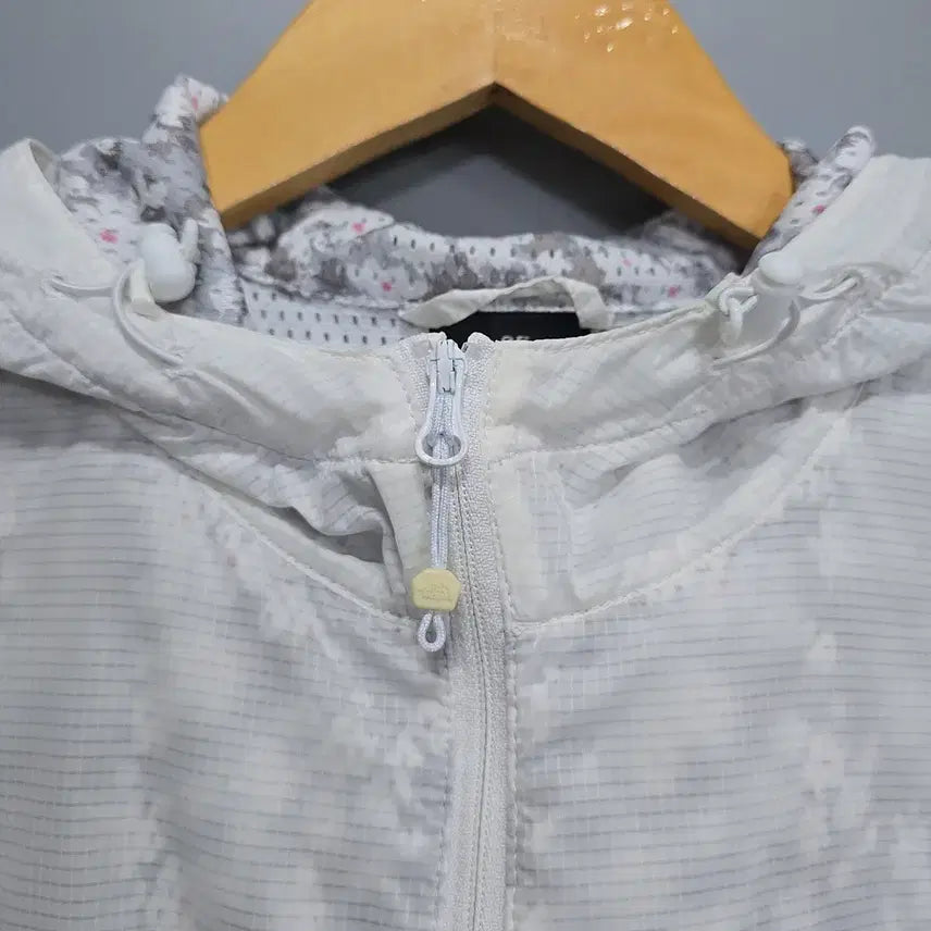 [SOLD OUT] 노스페이스(THE NORTH FACE) 화이트 바람막이 후드 집업 95