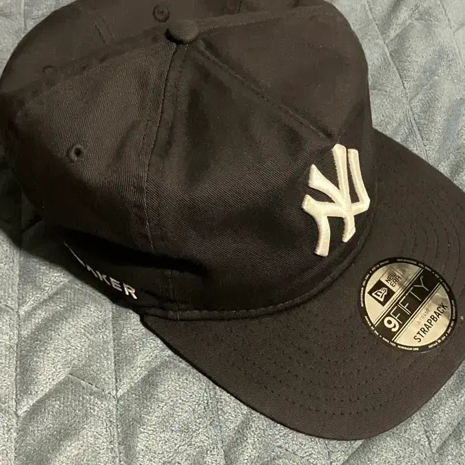 [SOLD OUT] 뉴에라xBEAKER NY 캡 모자 네이비