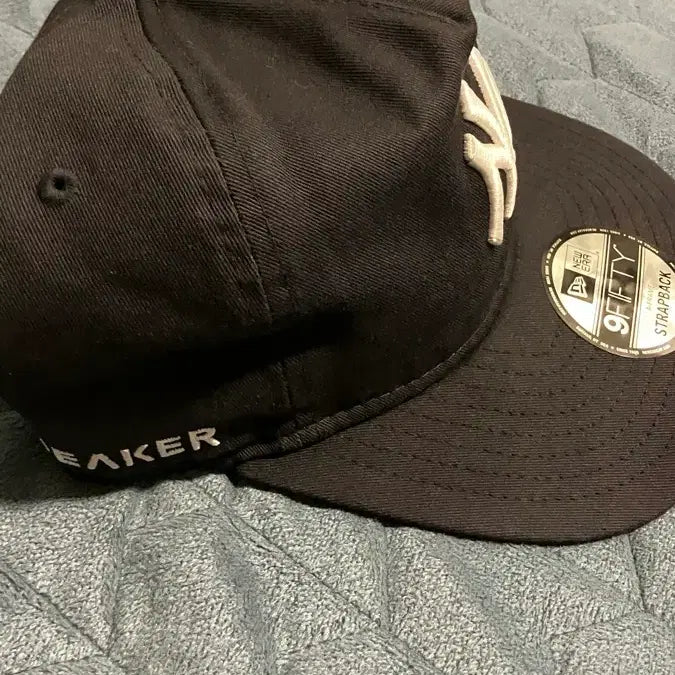[SOLD OUT] 뉴에라xBEAKER NY 캡 모자 네이비