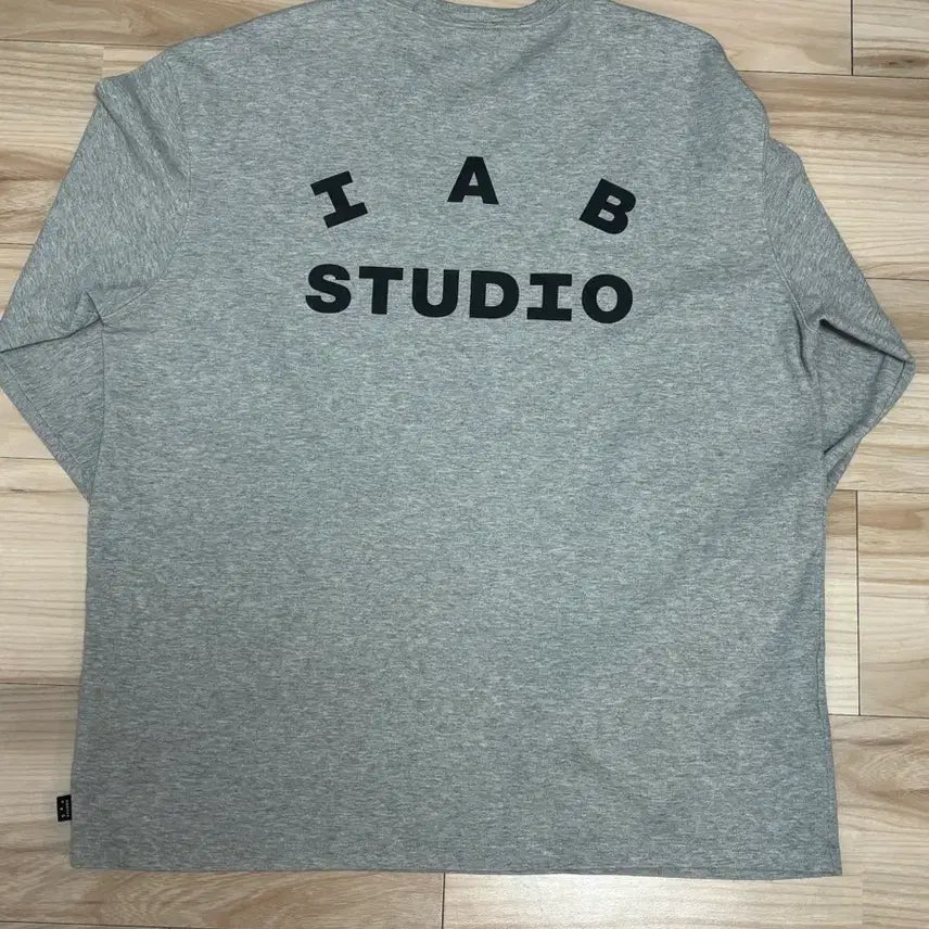 [BUNJANG] IAB Studio Gray Long Sleeve T-shirt / 아이앱 스튜디오 롱슬리브 판매합니다