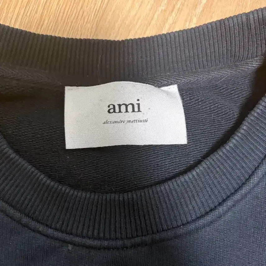 [SOLD OUT] 아미 스몰하트 맨투맨 블랙 L