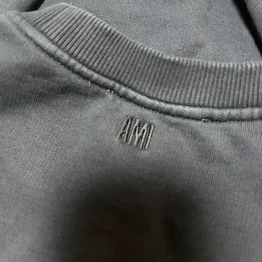 [SOLD OUT] 아미 스몰하트 맨투맨 블랙 L