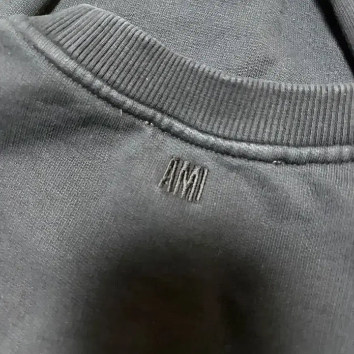[SOLD OUT] 아미 스몰하트 맨투맨 블랙 L
