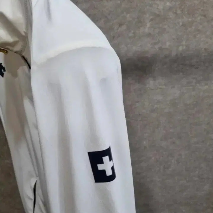 [SOLD OUT] 남성 100 데상트 기능성 집업