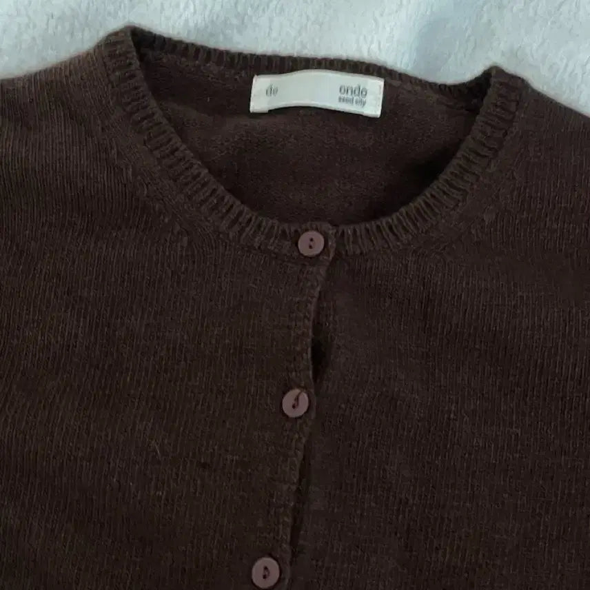 [BUNJANG] D.ond Camel Wool Logo Crop Cardigan / 드온도 카멜 울 로고 가디건 크롭