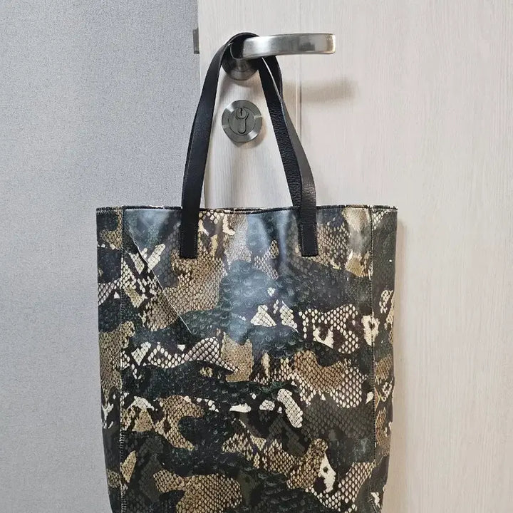 [SOLD OUT] 정품 MSGM 파이톤 패턴 토트백(택배비 무료)